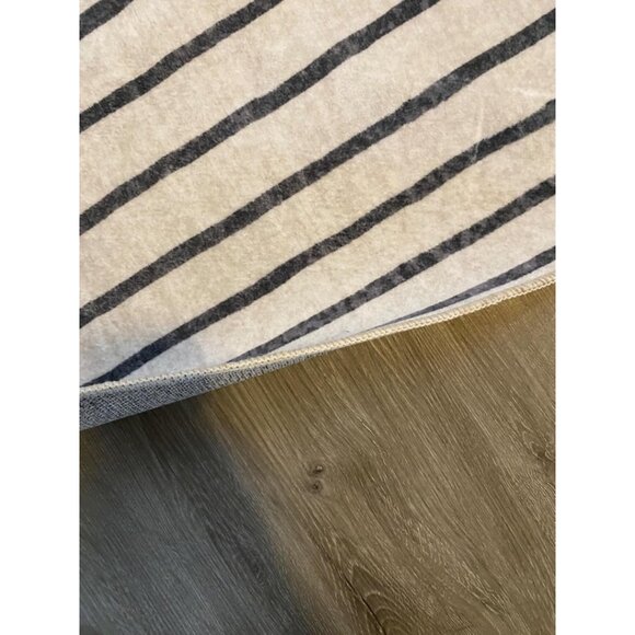 New 5x7 Black & White Abstract Rug, Washable Non-Slip Modern Carpet for Home - Picture 10 of 11